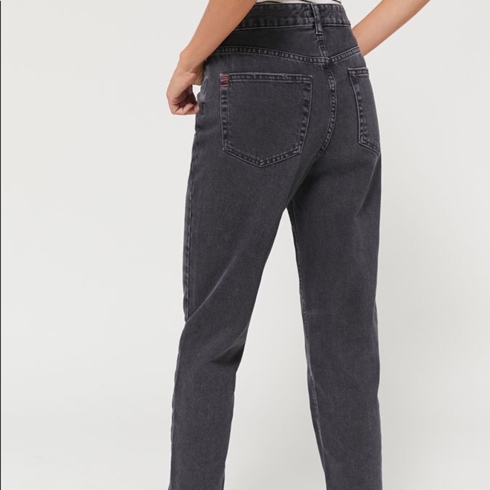 BDG High-Waisted Mom Jean – Washed Black Denim